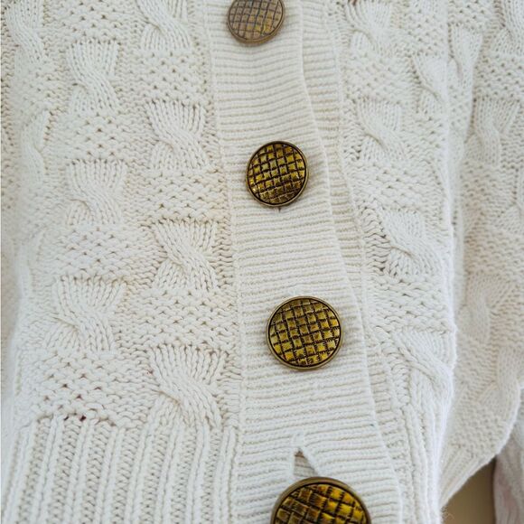 Hunters run size Large vintage white/ivory sweater with brass like buttons - Picture 4 of 7